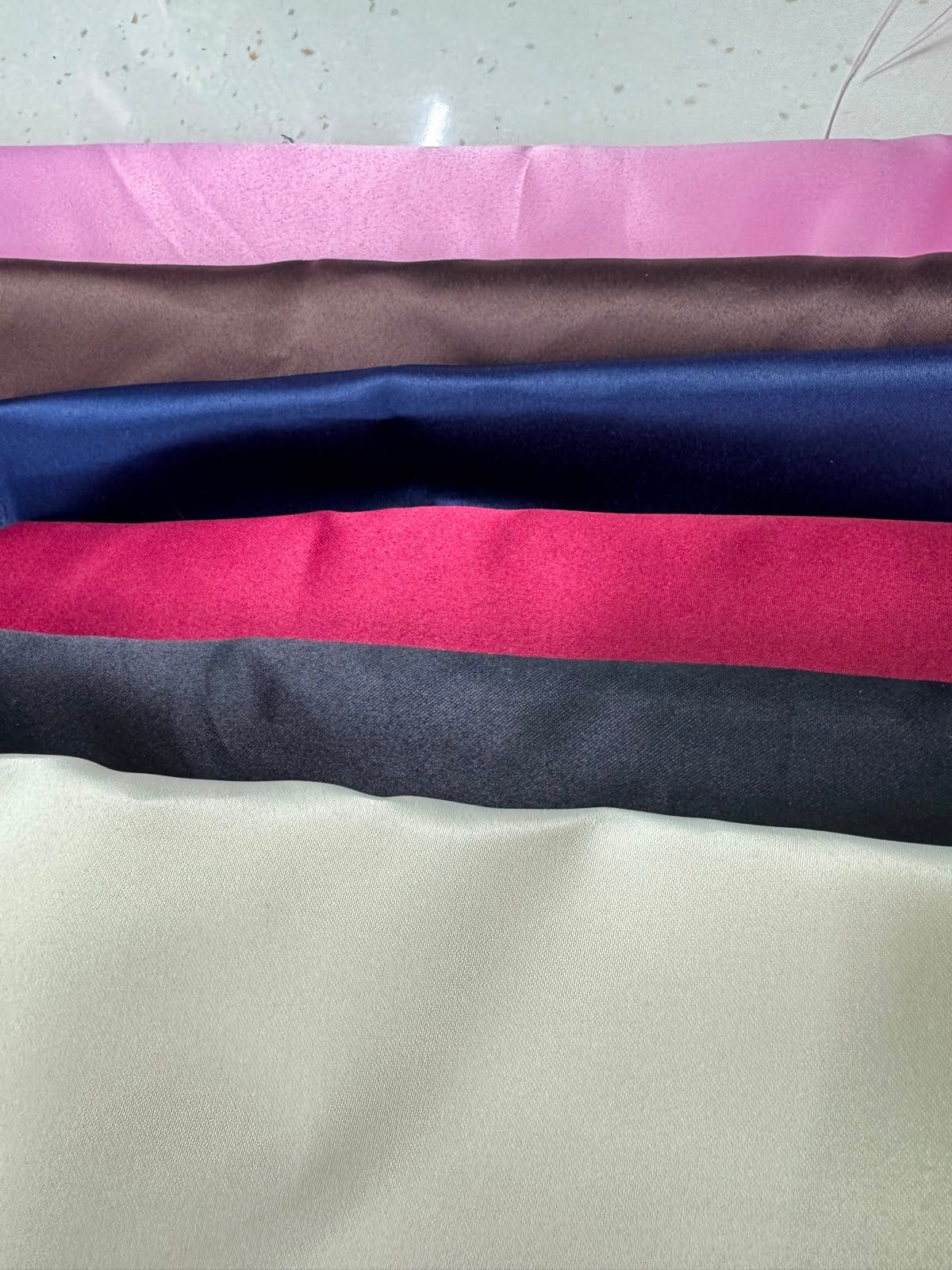 Bahan kain satin